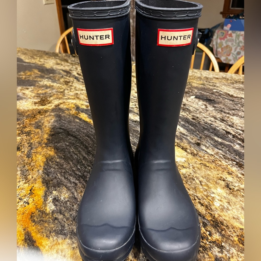 LIKE NEW - Navy Blue Hunter Classic Rain Boots